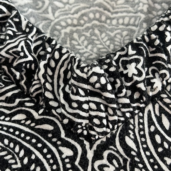 Liz Claiborne tshirt - Picture 3 of 6